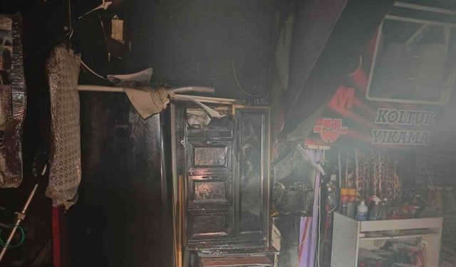 İş yeri yandı, mahalleyi panik kapladı