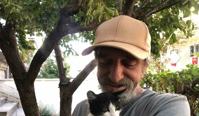 Kapısını Kedilere Açtı, 30 Yıldır Vazgeçmedi