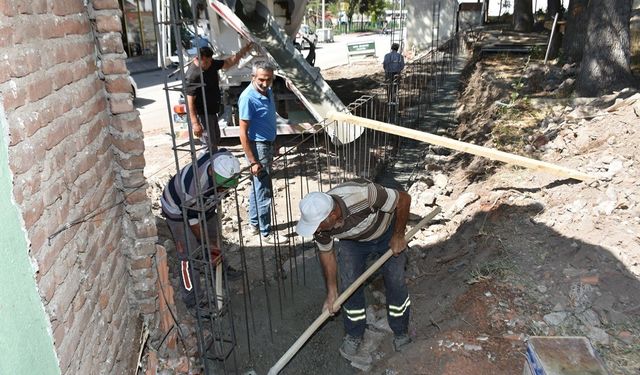 Okul Duvarı Yıkılıp Yenileniyor: Daha Güvenli Bir Ortam.