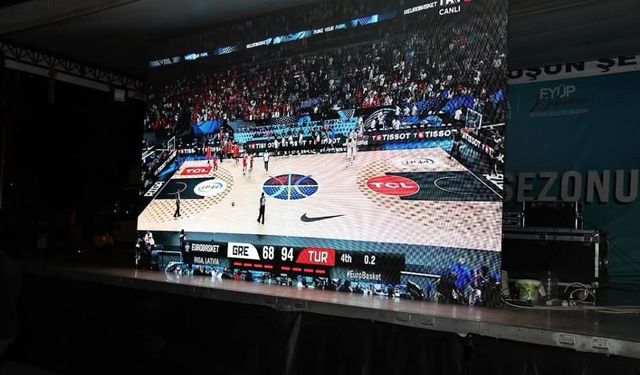 Kütahya'da basketbol çoşkusu: Milli maç dev ekranda izlendi