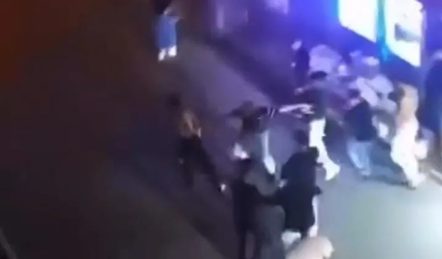 Korku dolu anlar: Darbedilen genç kurtarıldı