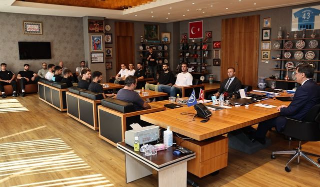 Başkan Kahveci, şampiyon basketbolcuları konuk etti