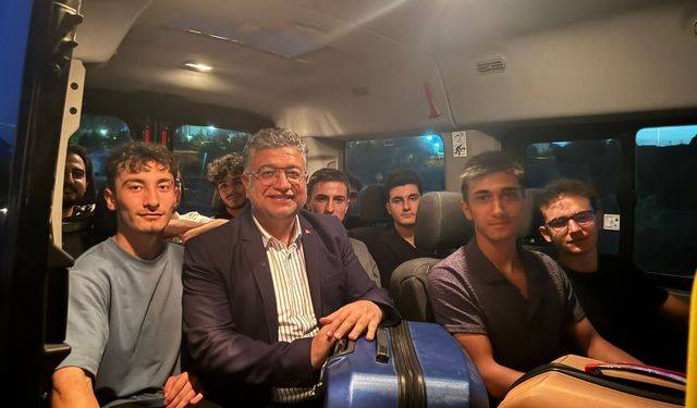DPÜ'ye kayıt için gelen öğrencilere rektör Kızıltoprak'tan sıcak sürpriz