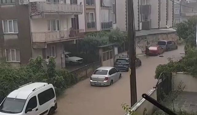 İlçeyi sel vurdu, vatandaşlar zor anlar yaşadı