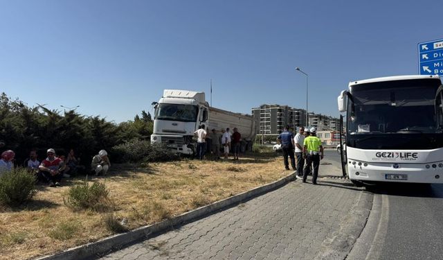 Freni tutmayan tır, otobüse çarptı