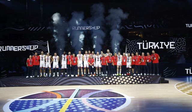 A Milli Basketbol Takımı, Avrupa ikincisi oldu