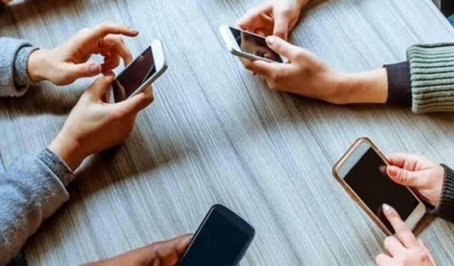 Uzman Klinik Psikolog Tuba Güngör Aslan Uyardı! “Telefon değil, yalnızlık bağımlısı olduk!”