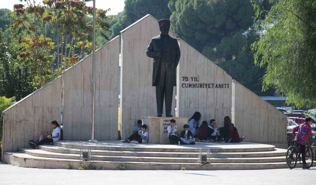 Bu da oldu! Yemek parasını ödemeyen öğrenciler dışarı atıldı