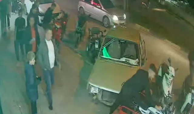 Kontrolden Çıkan Otomobil Motosikletlere Çarptı, 3 Kişi Kaçmaya Çalıştı!