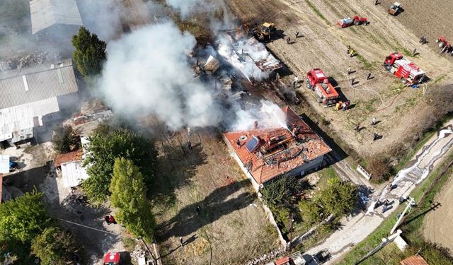 Kütahya'da Yangın Kabusu: Alevler Evi ve Araçları Sardı