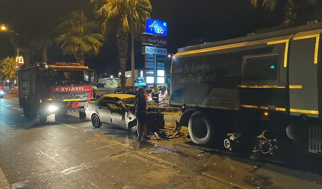 Belediye Aracına Çarpan Otomobilde Sürücü Hayatını Kaybetti