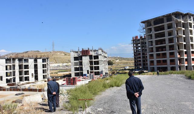 İzmir'de 'kooperatif mağdurları' inşaatın başlamasını istiyor