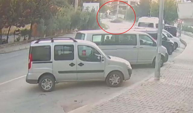 Otomobil Park Halindeki Kamyonete Çarptı: 1 Kişi Hayatını Kaybetti