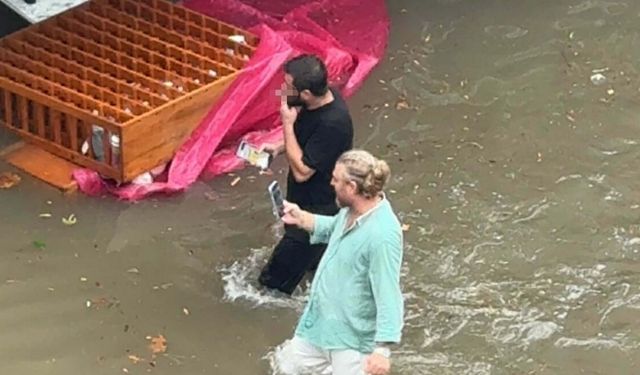 Şiddetli yağış Fethiye’yi vurdu: Deniz kahverengiye döndü