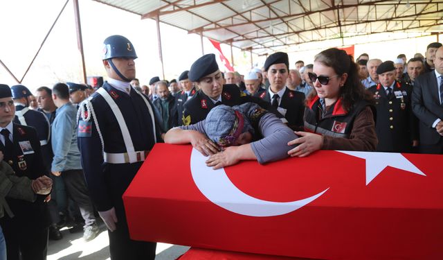 Trafik Kazasında Şehit Olan Jandarma Astsubay Toprağa Verildi