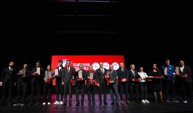 Anadolu Üniversitesi TÜSF tarafından ödüle layık görüldü