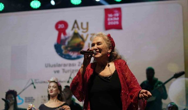 Ayvalık Zeytin Hasat Festivali’nde Suzan Kardeş ile Balkan rüzgarı