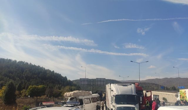 Bilecik’te araçlar birbirine girdi, 3 yaralı