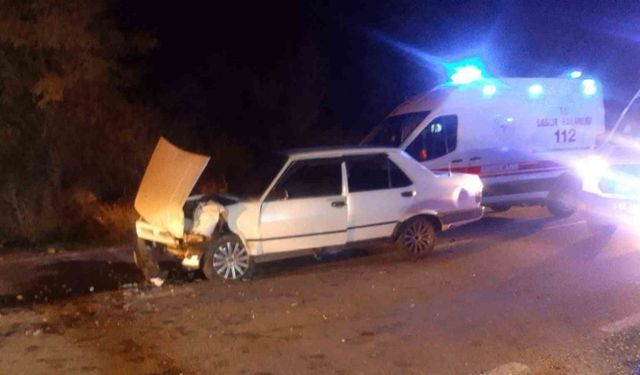 Çocukların da bulunduğu kazada araçlar kafa kafaya geldi