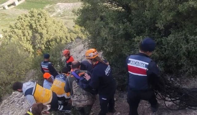 Dengesini kaybeden avcı dereye düştü