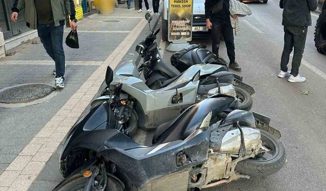 Domino Etkili Kaza: 3 Motosiklet Yere Serildi