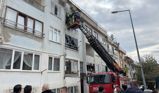 Erdek’te çıkan yangında mahalle alarma geçti