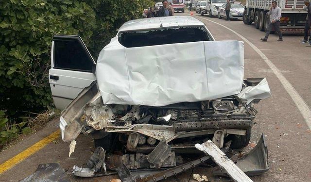 Gördes’te trafik kazası paniği: Araçlar hurdaya döndü