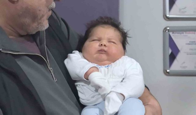 Hastanede rekor: 6 kiloluk bebek dünyaya geldi