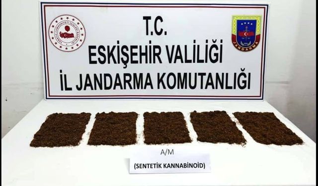 Jandarma uyuşturucu taşıyan 3 kişiyi kıskıvrak yakaladı