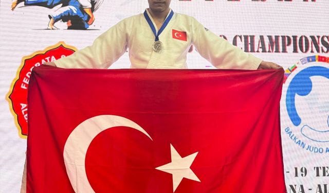 Judoda çifte madalya sevinci Yunusemre’den geldi
