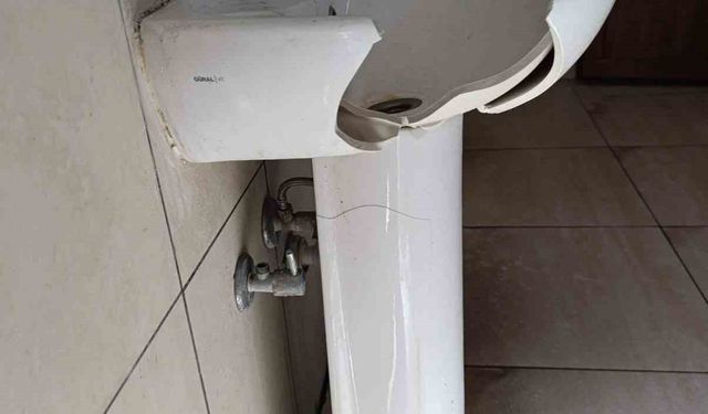 Kamu malına zarar veren kişi suçüstü yakalandı