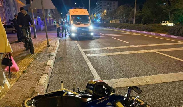 Karşıya geçmeye çalışan yayaya motosiklet çarptı