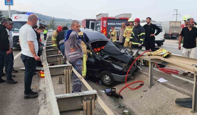Kontrolden çıkan araç bariyerlere çarptı: 4 yaralı