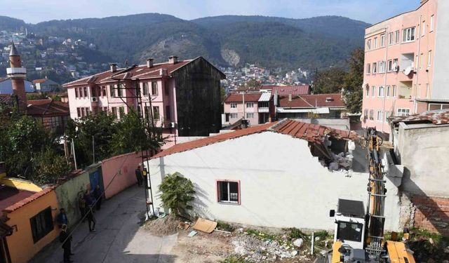 Osmangazi’de tarihi koruyan yıkım