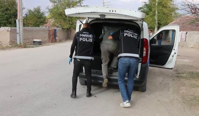 Polis Uygulamasında Uyuşturucu ve Silah Ele Geçti