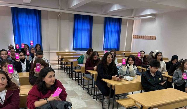 Polisten Üniversitelilere Farkındalık Semineri: Şiddete Dur De