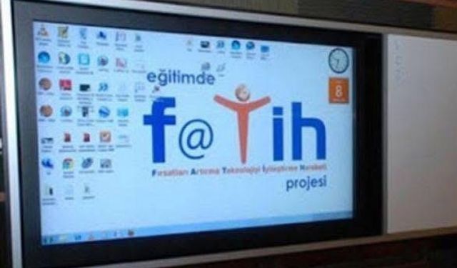 Sarıgöl Dört Eylül İlkokuluna 26 akıllı tahta teslim edildi