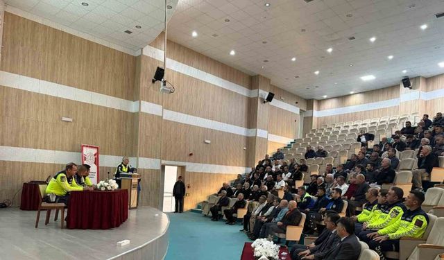 Servis sürücülerine trafikte farkındalık dersi