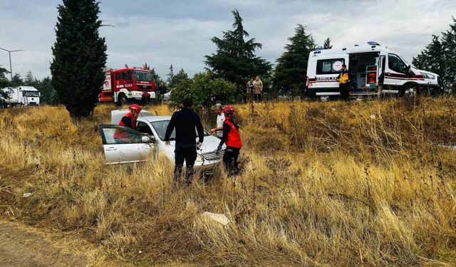 Yağmur Kazaya Neden Oldu: Balıkesir’de Otomobil Şarampole