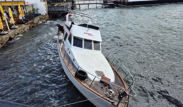 12 metre boyundaki tekne kıyıya vurdu