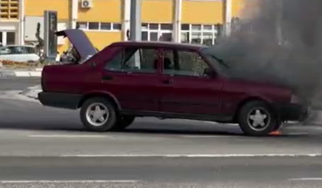 Kütahya'da araç yol ortasında alev topuna döndü