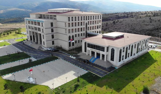2018’de Kuruldu, 2025’te Zirveye Tırmandı: Kütahya Sağlık Bilimleri Üniversitesi 10 Basamak Yükseldi!