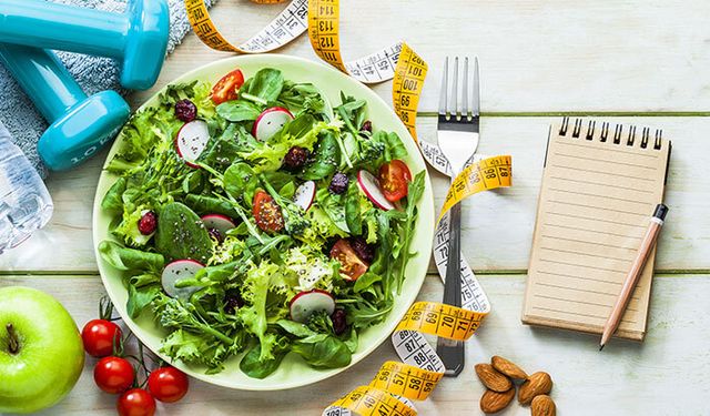 Diyetisyen uyardı: “3 günde 5 kilo” vaatleri sağlığınızı çalıyor!