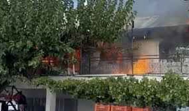 İtfaiye Alevleri 1 Saatte Zorlukla Söndürebildi