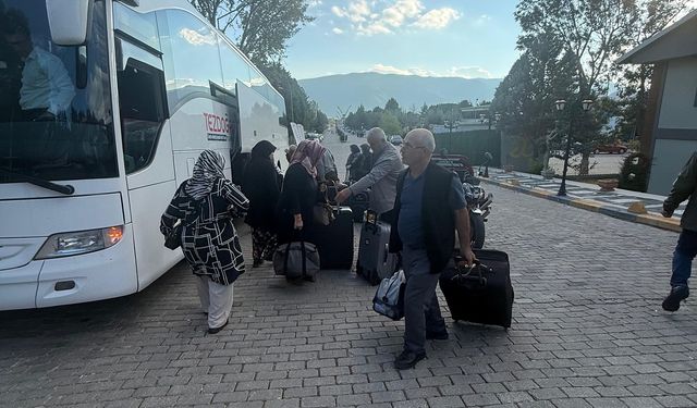 Kütahya'da sonbahar geldi, şifalı kaplıcalara turist akını başladı