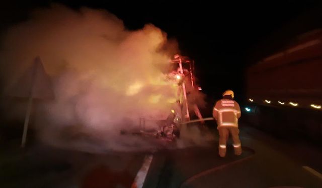 Seyir halindeki araç alev topuna döndü