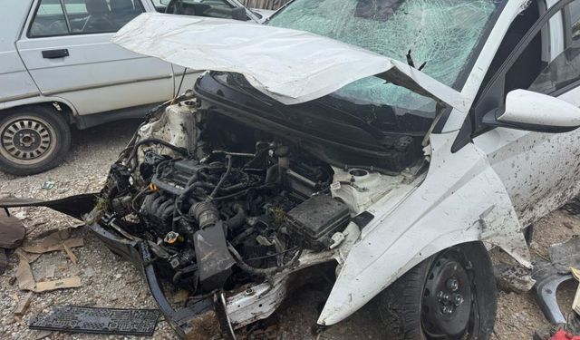 Kaza yapan araç havaya yükselerek parçalandı