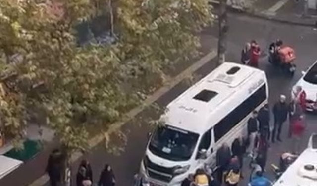 Motosikletli kurye, yağışlı hava sebebiyle ölümden döndü