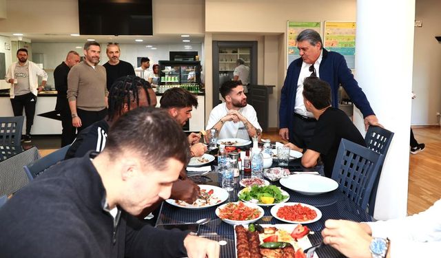Beşiktaş, derbi öncesi moral yemeği düzenledi