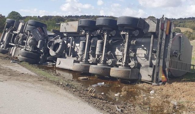 Tır yan yattı, sürücü hastanelik oldu